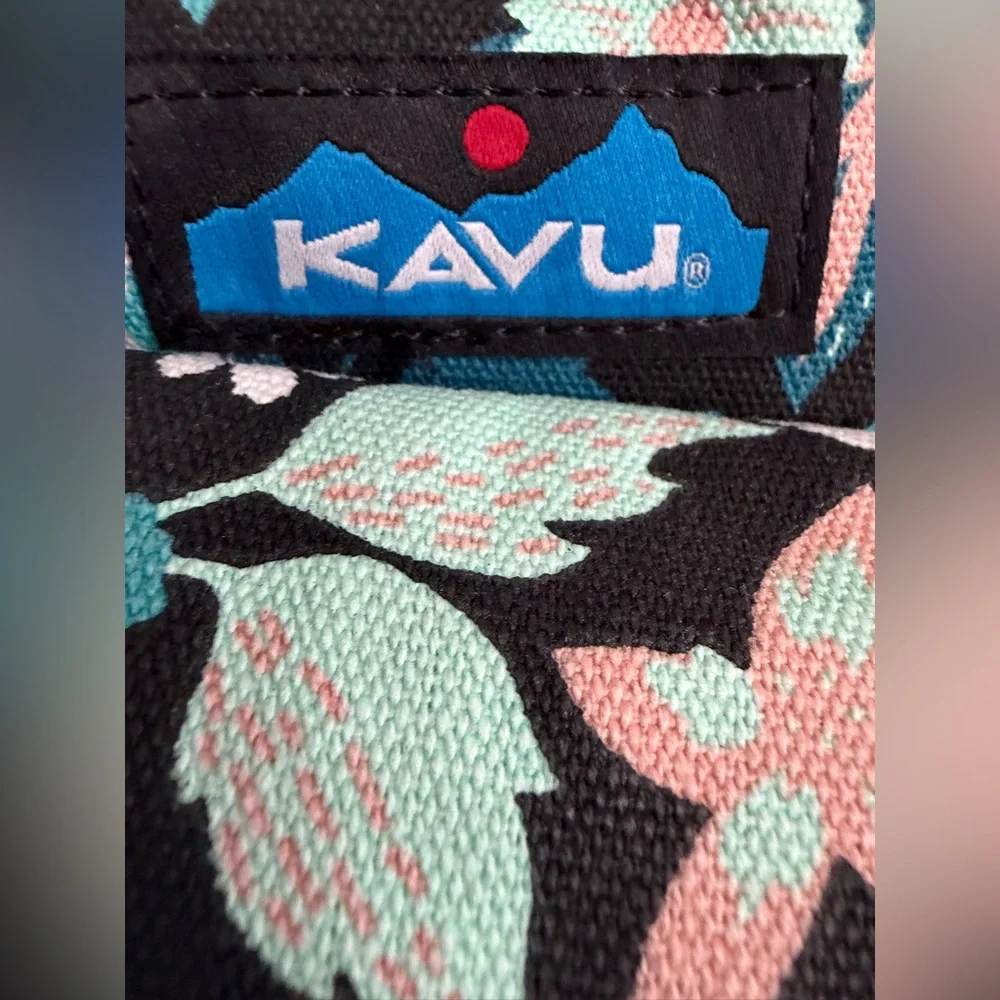 Kavu Floral Pattern Rope Sling Bag - Picture 10 of 17